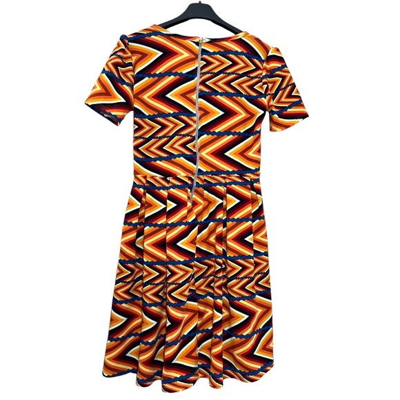 💥2/$15 LuLaRoe Amelia chevron mod 70’s inspired retro look short sleeve dress M - Picture 7 of 13
